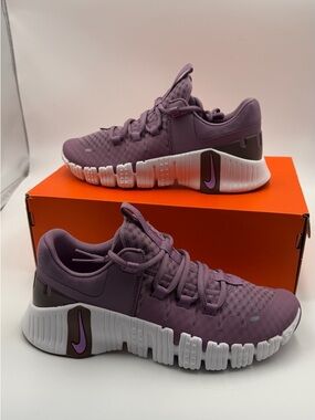 W NIKE FREE METCON 5 size 9 brand new